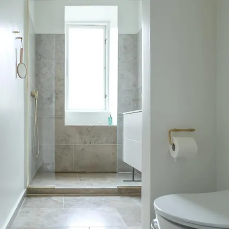 Lejlighed Spacious 3-bedroom In Embassy District