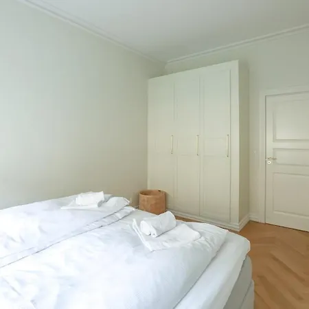 Spacious 3-bedroom In Embassy District Lejlighed
