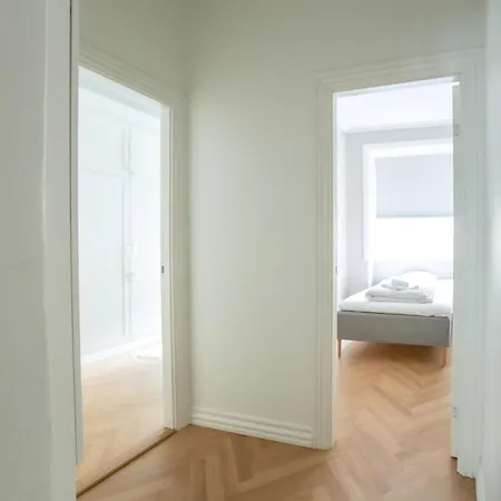 Spacious 3-bedroom In Embassy District Lejlighed