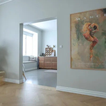 Spacious 3-bedroom In Embassy District Lejlighed København