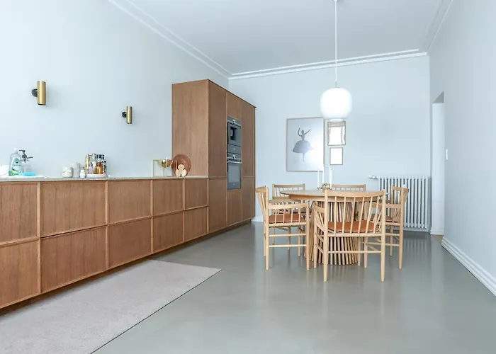 Spacious 3-bedroom In Embassy District